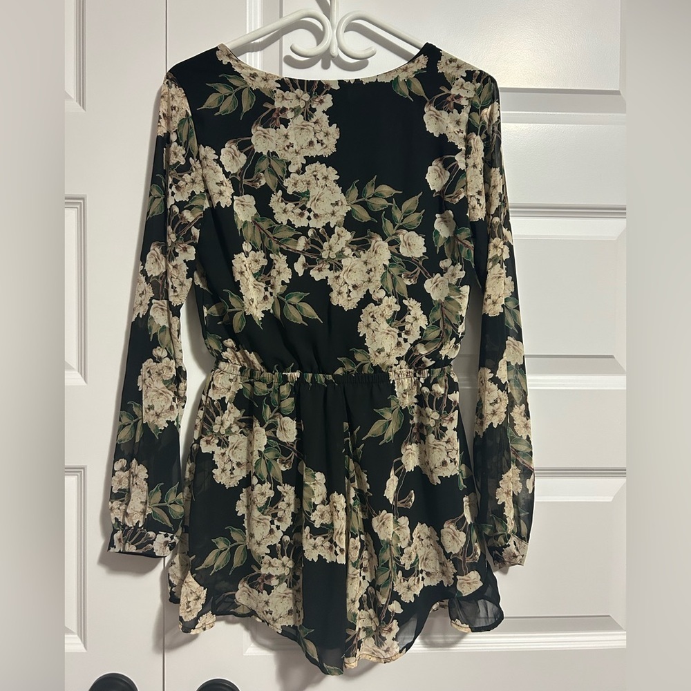 Astr the Label Floral Shorts Romper - Picture 2 of 6